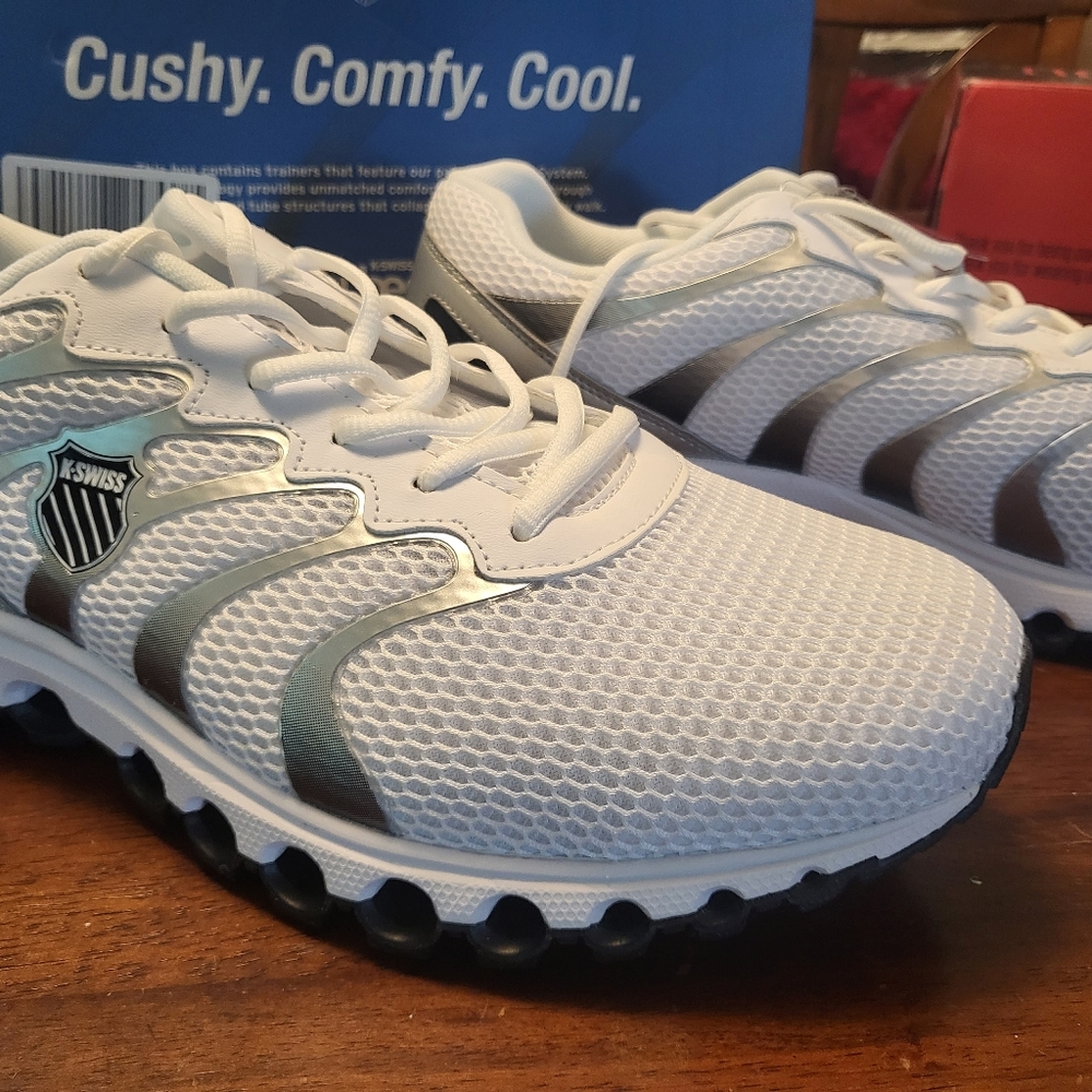 K Swiss Men's Size 14 Extra Wide White Sneakers New in original Box